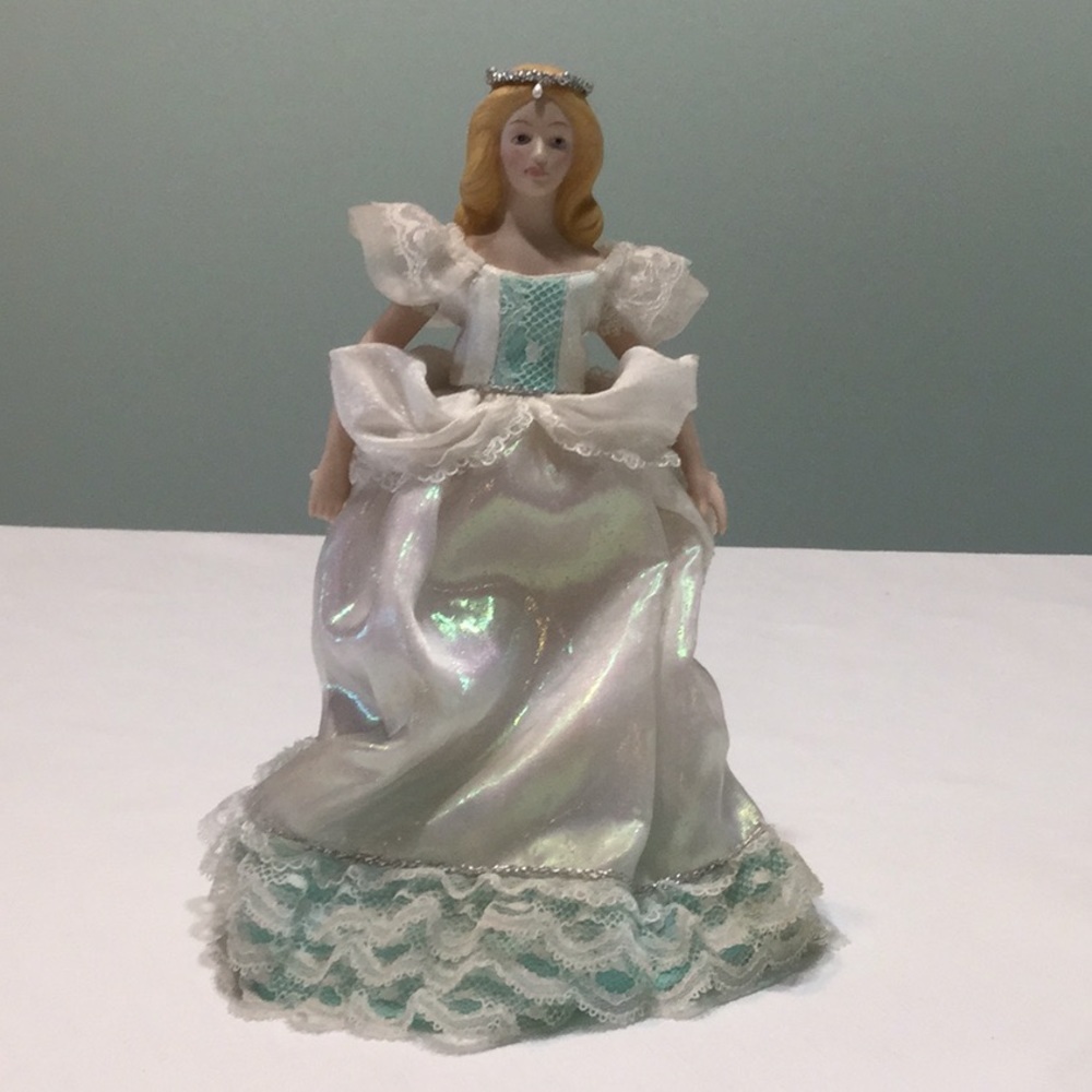 Avon Porcelain Doll in Gown w/Stand Vintage 1989​